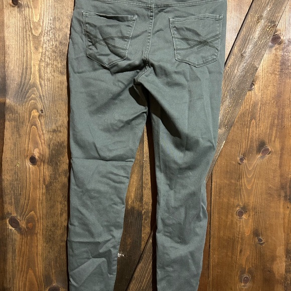 Aeropostale High Waisted Jegging, size 6 Regular, smoke free home - Picture 4 of 4